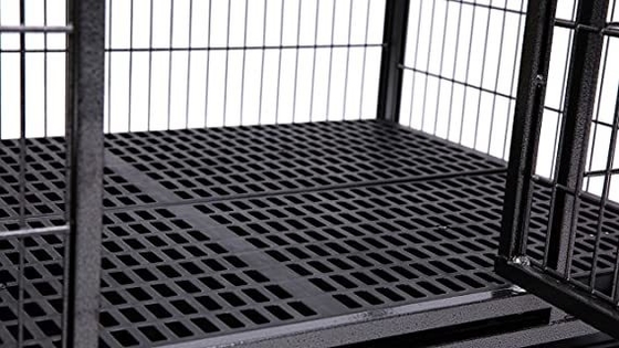 বড় কুকুর ভারী দায়িত্ব ধাতু Kennel এবং কঠিন কালো চার চাকা সঙ্গে ক্রেট