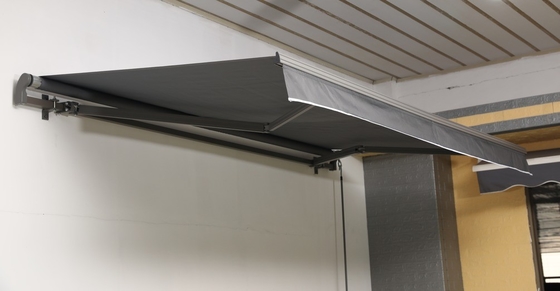 বহুমুখী এবং টেকসই 250 * 200CM প্রসারিত ম্যানুয়াল retractable অ্যারিং QF-01KD